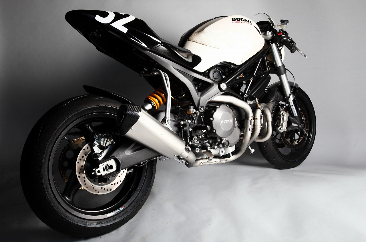 D;OMINATOR モンスター696用チタンフルエキゾーストマフラー【受注生産