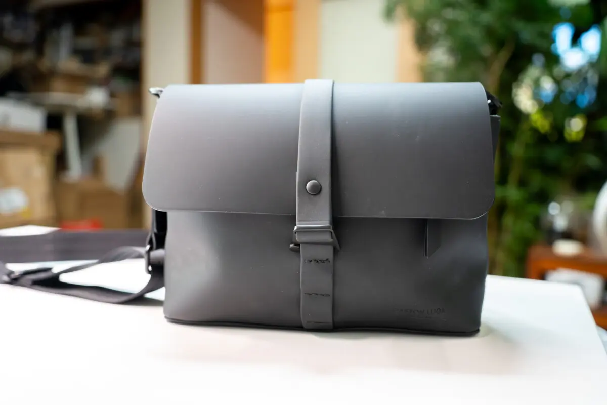 ガストン・ルーガの小型ショルダーバッグ「Spläsh Crossbody Bag」を
