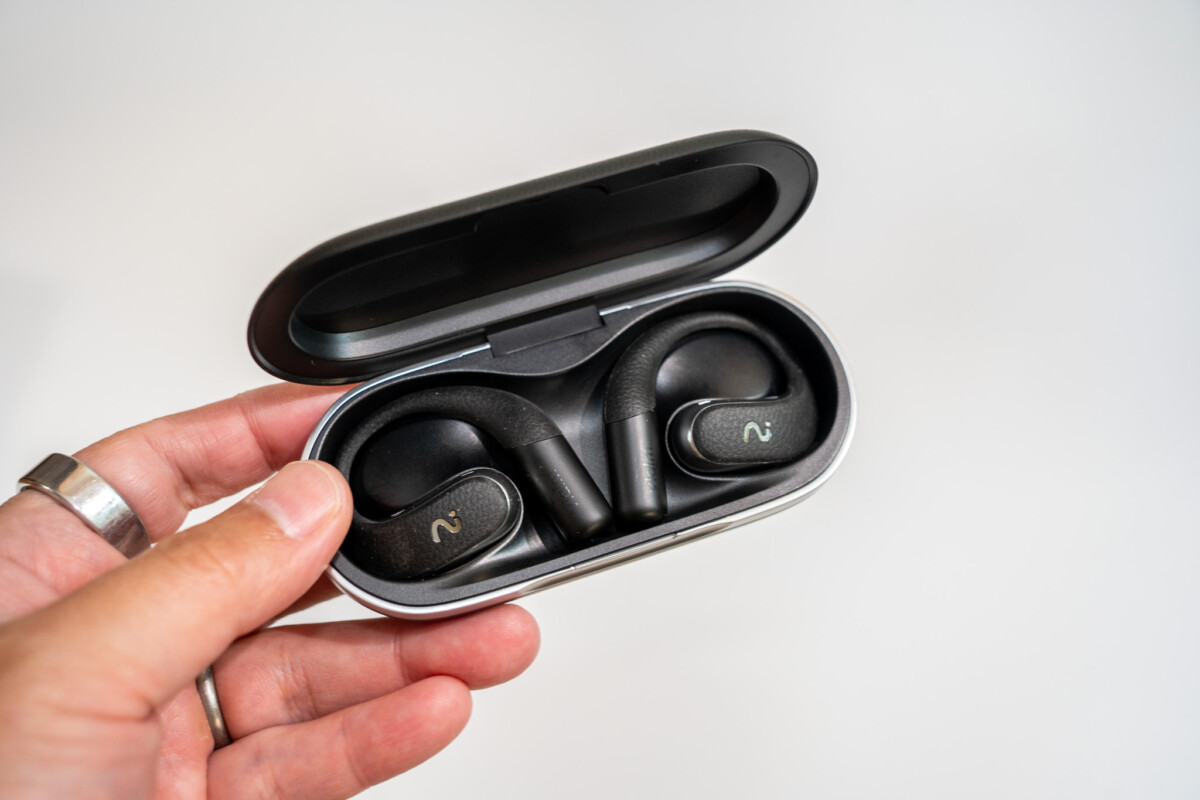 装着したまま録音がはかどる オープンイヤー型AIイヤホン「viaim