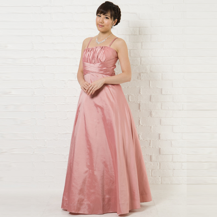 華やかな場所に、可愛らしさと大人らしさのダスティローズカラードレス