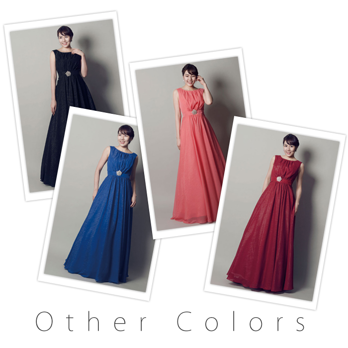 コンサート会場を明るく照らす暖かみのあるダスティローズカラードレス