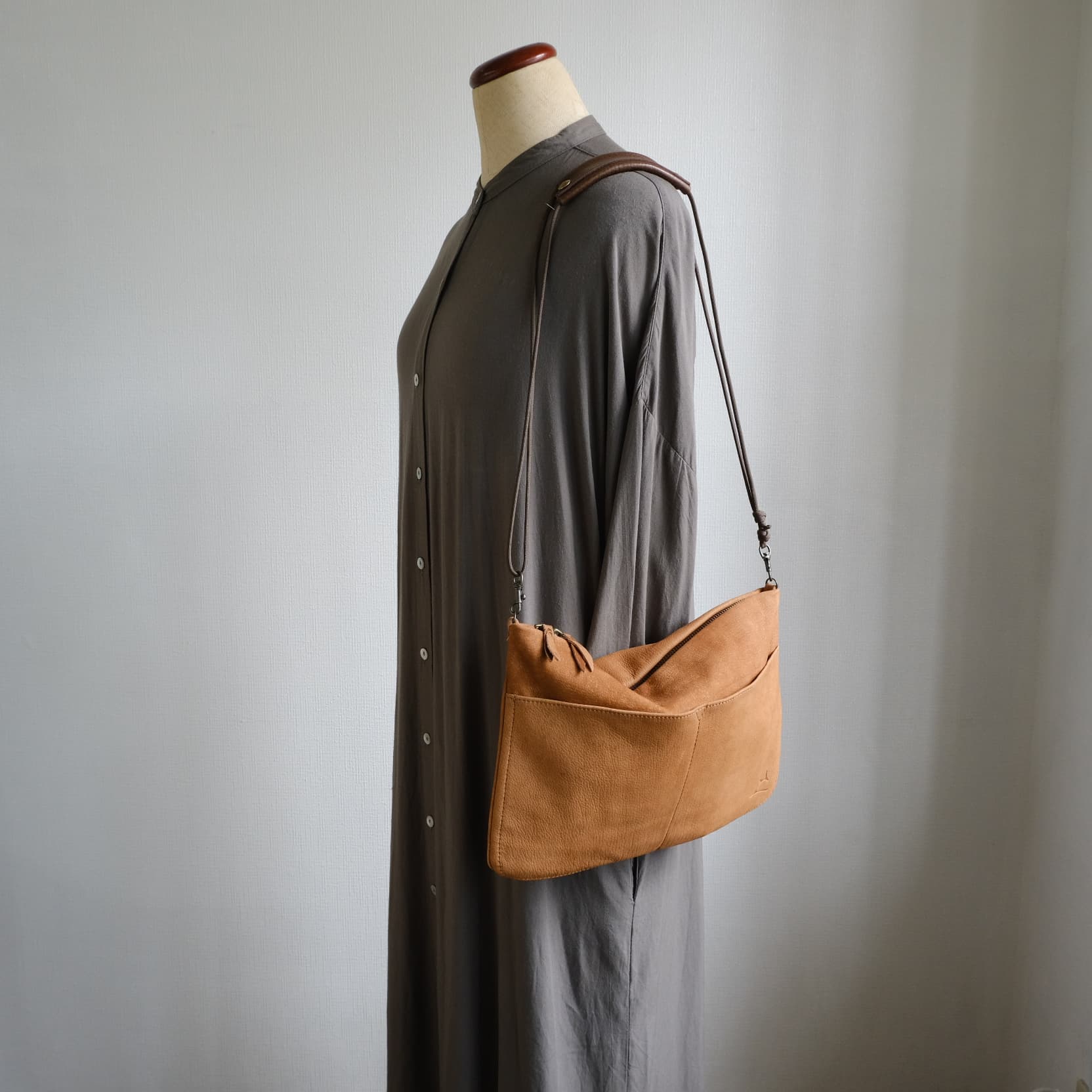 ENISICA（エニシカ） ショルダーバッグ ジビエ鹿革ハンシカサコッシュ