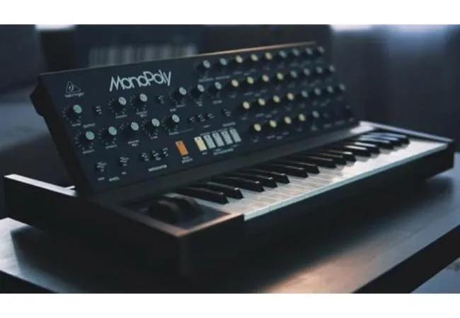 Behringerが4音パラフォニックのアナログシンセ「MonoPoly」を発売