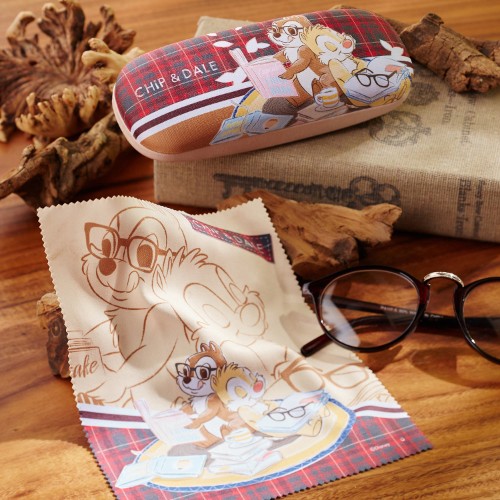 読書を楽しむチップ＆デール！ベルメゾン ディズニー「メガネケース」