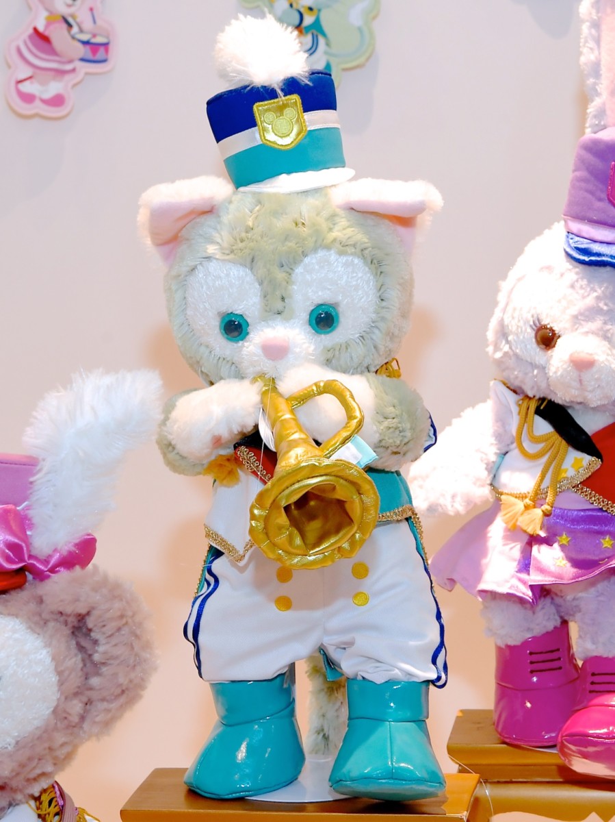 マーチングバンドに扮したダッフィーたちが35周年をお祝い！東京