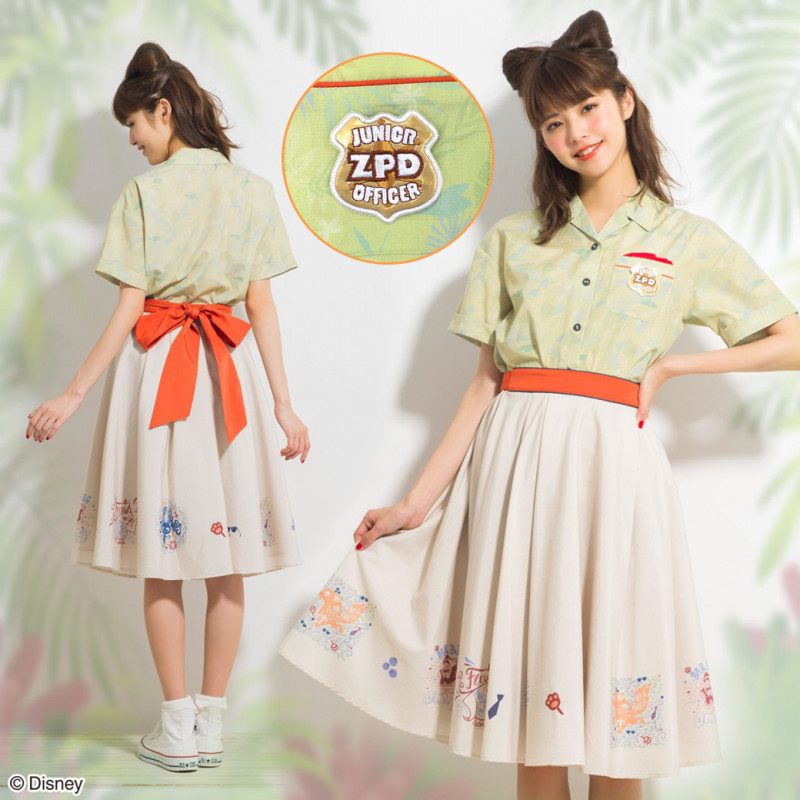 グリーンのシャツにはブローチ付き！シークレットハニー ディズニー