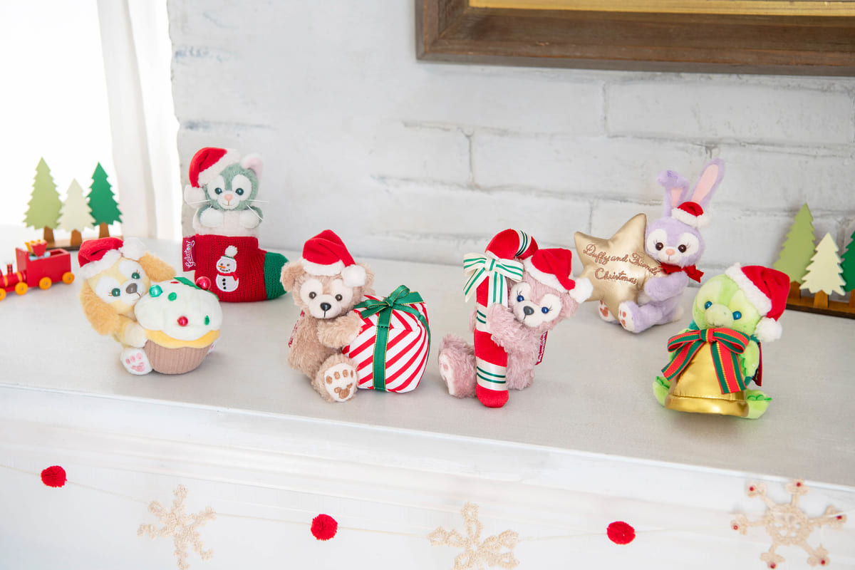 ぬいぐるみバッジを飾れるタペストリーも！東京ディズニーシー