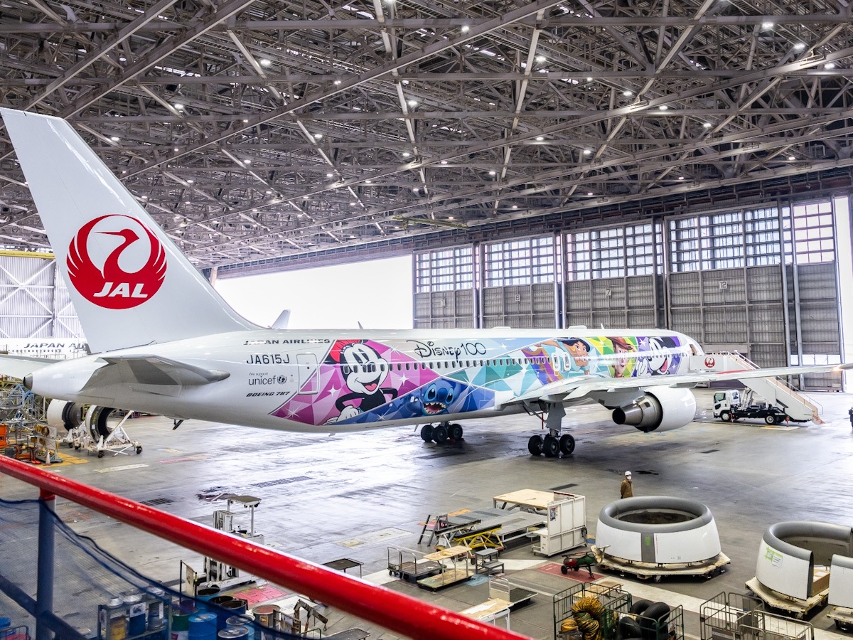 ディズニー創立100周年を記念した特別塗装飛行機！「JAL DREAM EXPRESS
