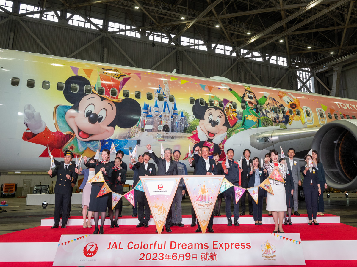 東京ディズニーリゾート40周年記念特別塗装飛行機！JAL Colorful