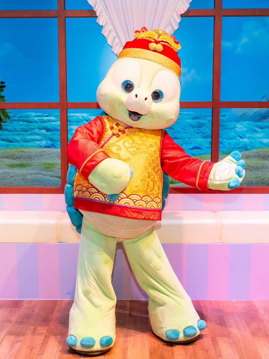 旧正月コスチュームのダッフィー&フレンズ！香港ディズニーランド