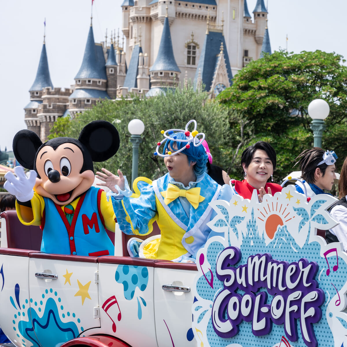 Mrs. GREEN APPLEがサプライズで登場！東京ディズニーリゾート“サマー