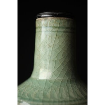 中国陶磁 龍泉窯 七官青磁 紫檀意台 瓶/花瓶 P339｜骨董店 のびる 古