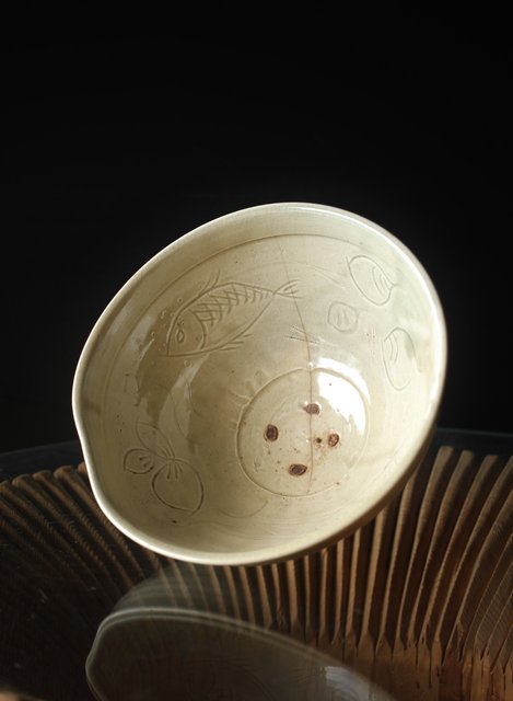 初代 真清水蔵六 珠光青磁魚紋大鉢 P239｜骨董店 のびる 古美術 骨董