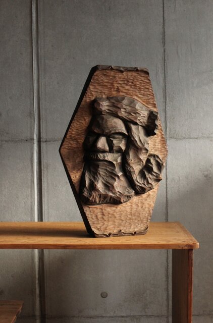 間見谷喜文 アイヌ彫刻 木彫エカシ像壁掛 X591｜骨董店 のびる 古美術