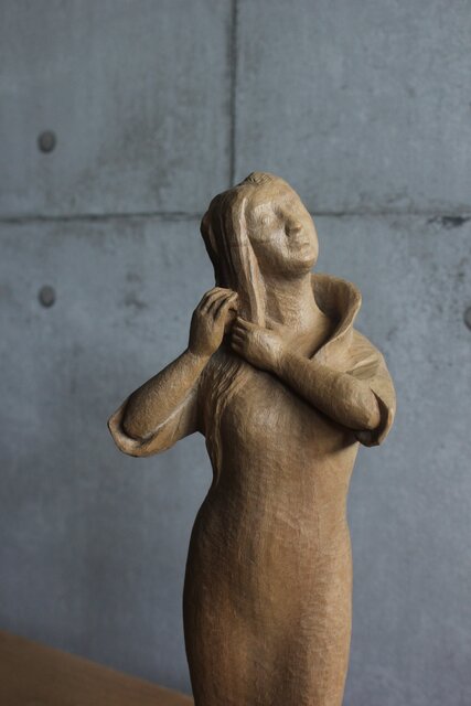 岸田陸象 女性像木彫 X608｜骨董店 のびる 古美術 骨董 和風建具 蔵戸