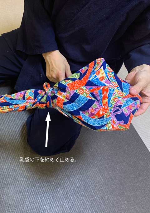 三味線コラム-No.233 三味線を長袋に入れるやり方やります。(三味線亀