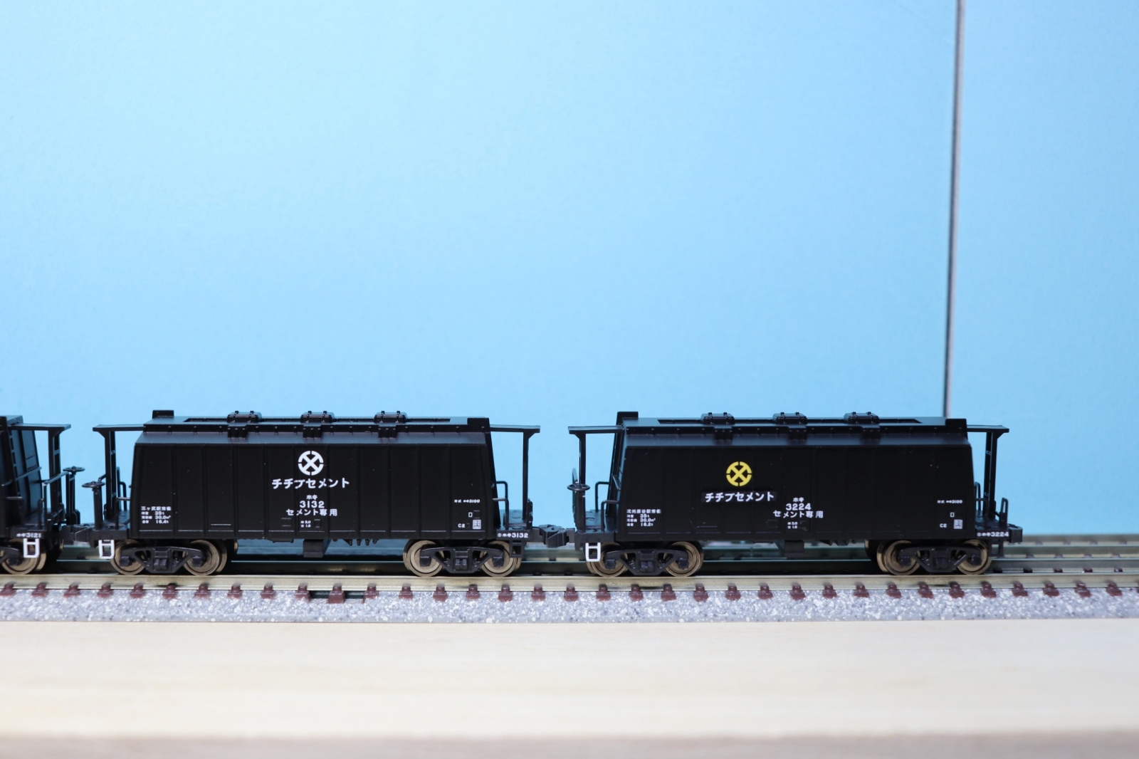 ﾏｲｸﾛｴｰｽA2064 ホキ3100秩父セメント3両セット入線: 鉄道模型FAN