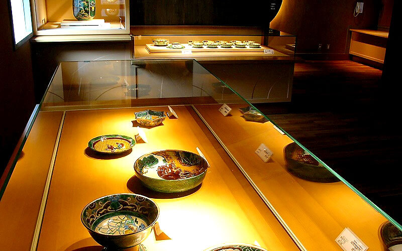 Kutaniyaki Art Museum | Echizen Kaga EXPERIENCE THE HEART OF JAPAN