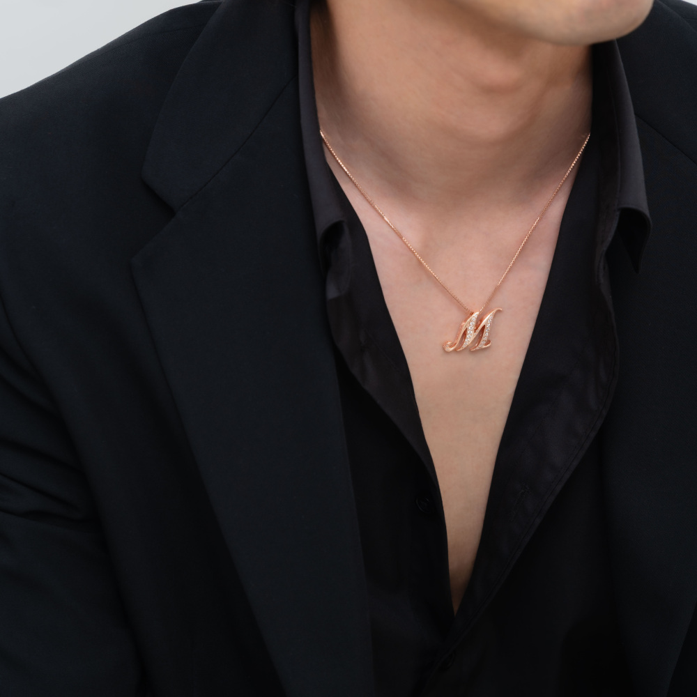 新品] ユキザキ アルファ イニシャルペンダントトップ【M】Mサイズ