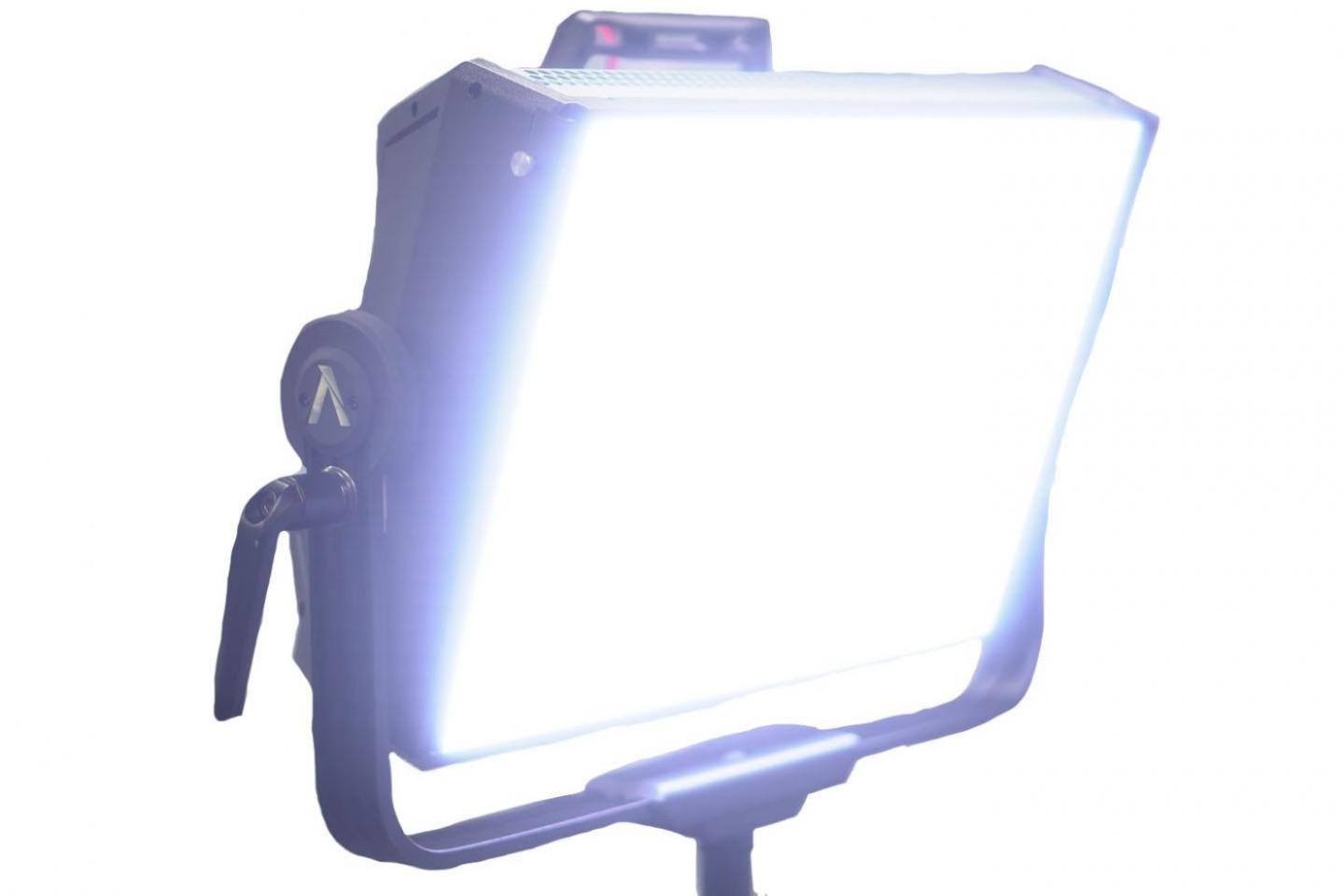 Aputure Nova P300C｜撮影機材レンタルからEDIT・MA作業まで24時間安心