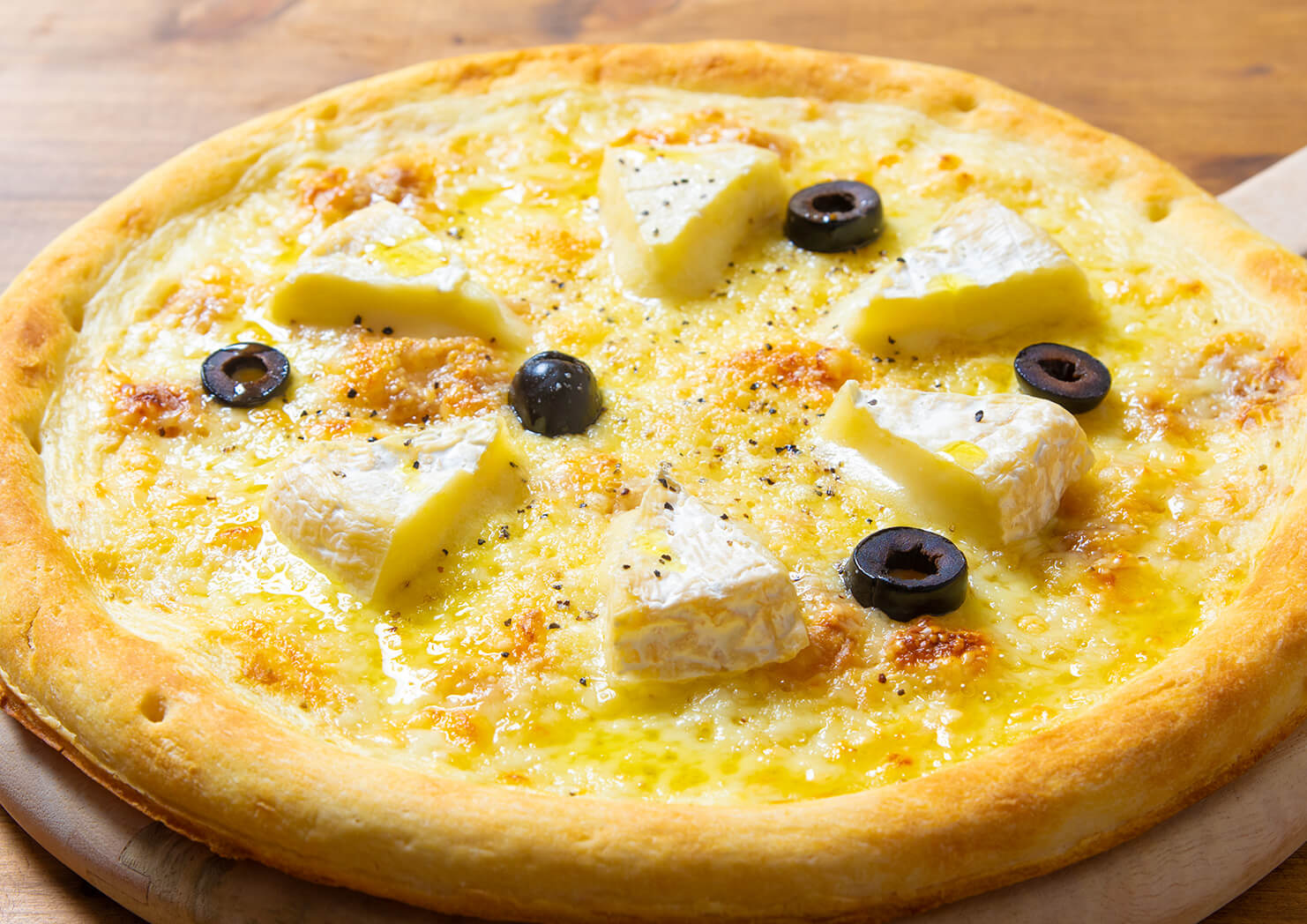 スモーク薫るマルゲリータピザ｜DELSOLE