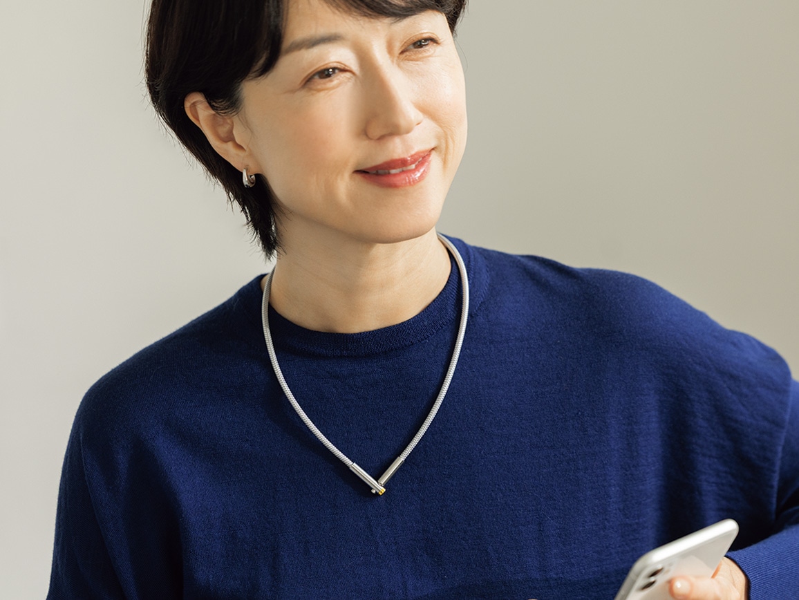 ファイテン RAKUWA磁気チタンネックレスVタイプ(72_シルバー