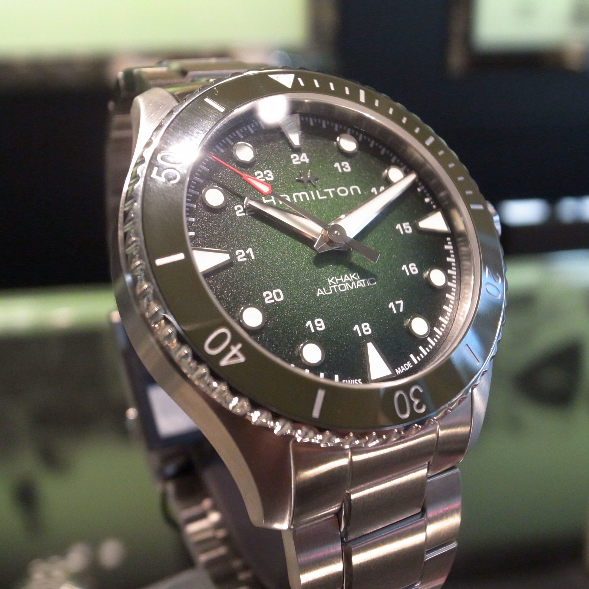 ハミルトン カーキネイビー スキューバオート H82525160 | 三愛 ONLINE