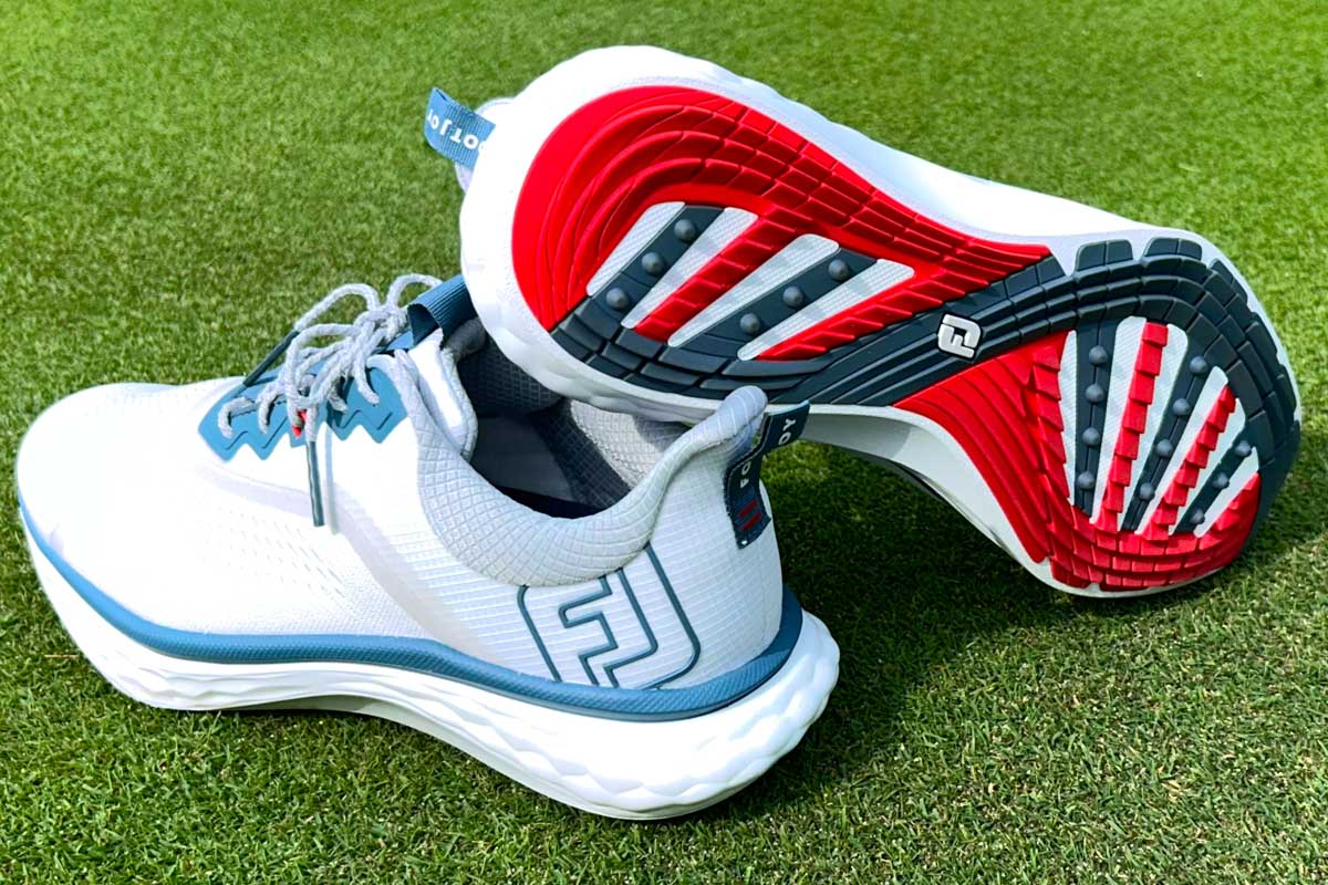 分厚いアウトソールが「雲の上の履き心地」を実現!? フットジョイの