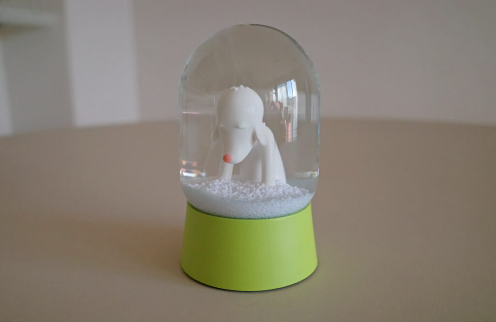 冬のインテリアにオススメ！あおもり犬スノードーム 奈良美智 | egasuki