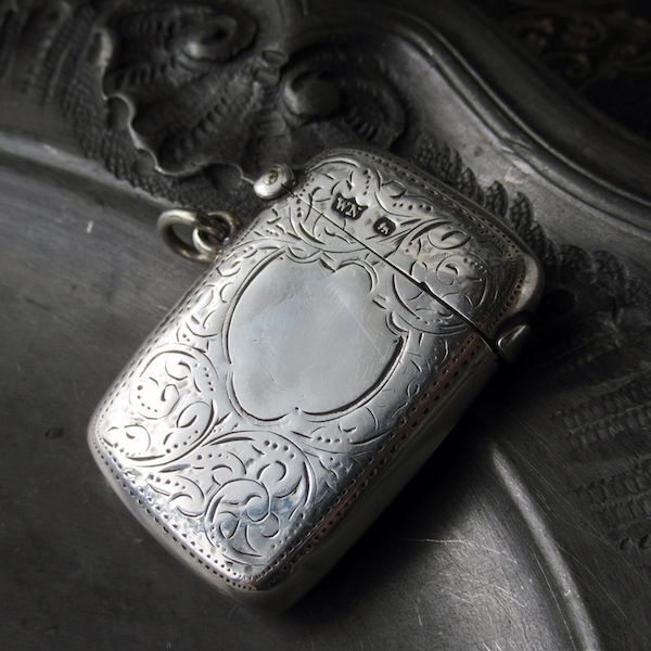 イギリスの銀製マッチケース - Eggplant