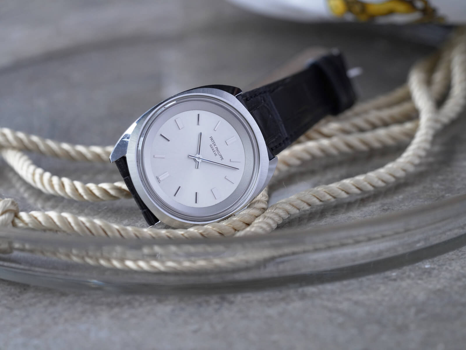 パテックフィリップ/カラトラバ/トノーケース/シルバーダイヤル