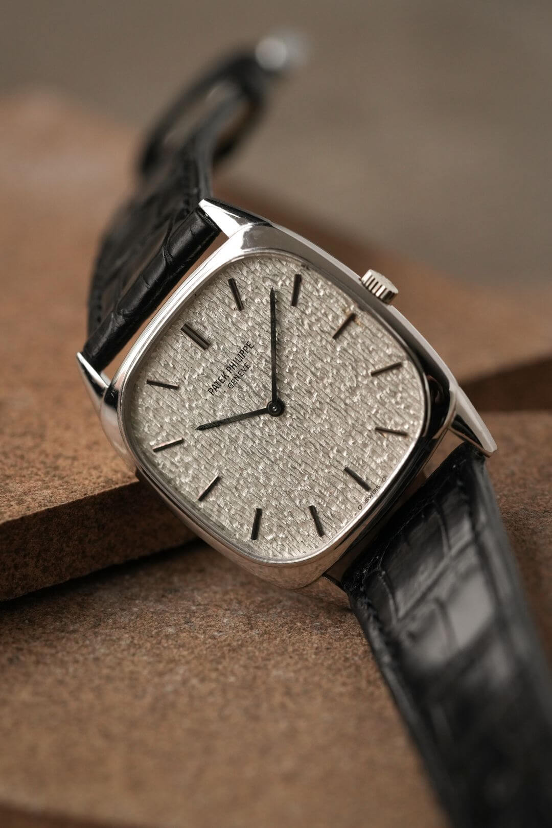 パテックフィリップ/クッションケース/シグマバークシルバーダイヤル