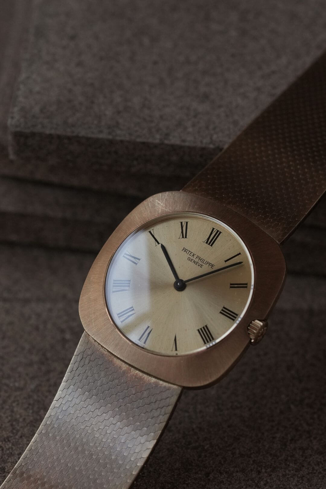 パテックフィリップ/クッションケース/ゴールドローマンダイヤル