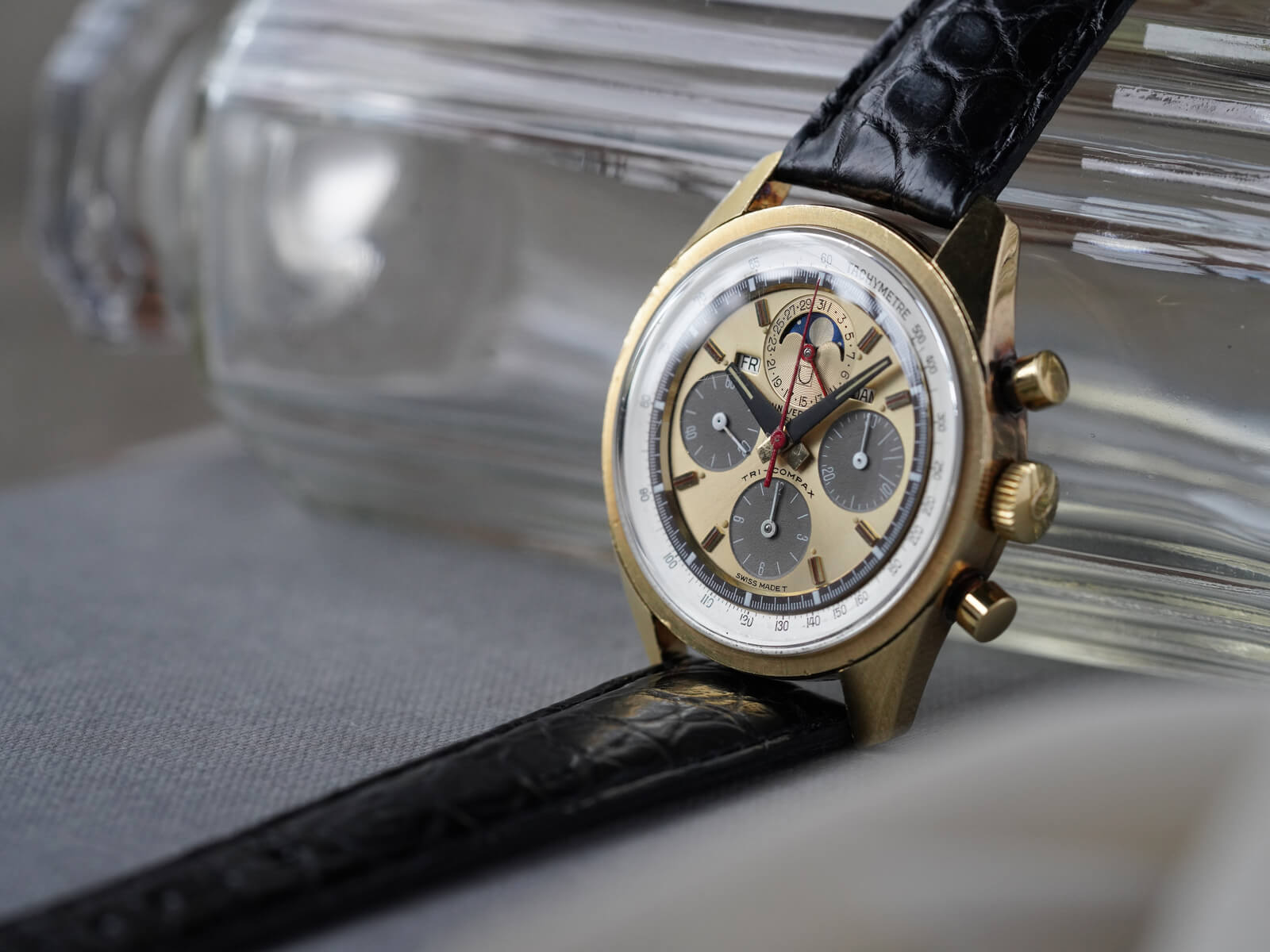 ユニバーサルジュネーブ/トリコンパックス/ゴールドツートン/Universal