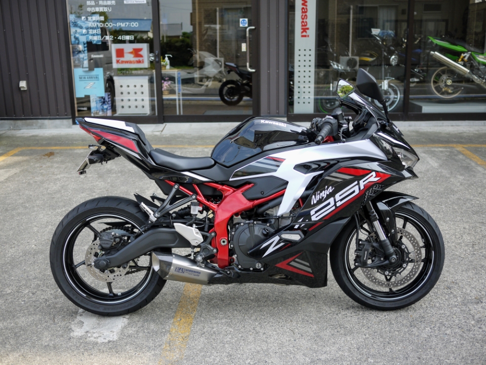 Kawasaki Ninja ZX-25R SE × YOSHIMURA HEPTA FORCE TSS☆ | EDOYA