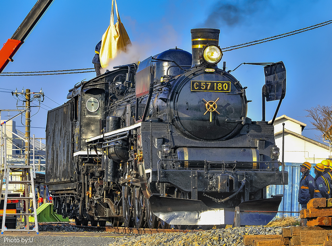 木更津駅構内のC57180: 続・ロクイチ（EF5861)に集った仲間たち