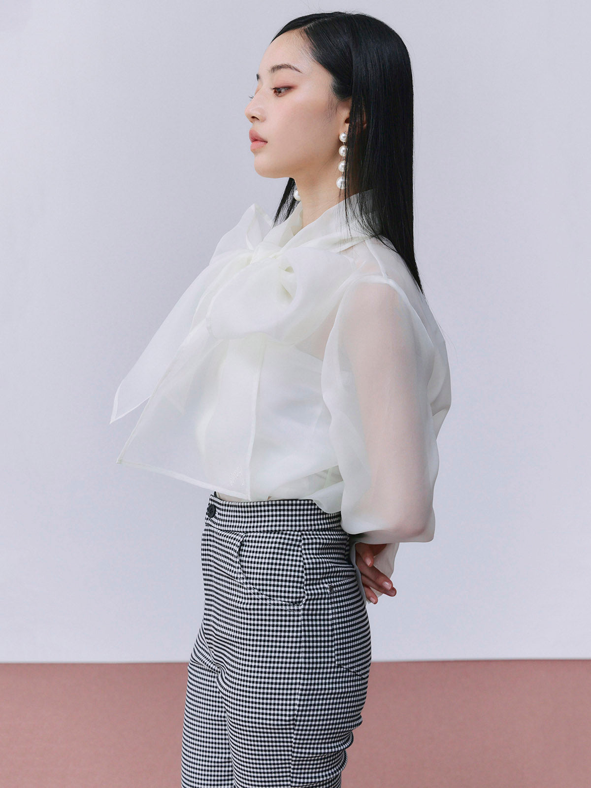 ボウタイシアーブラウス