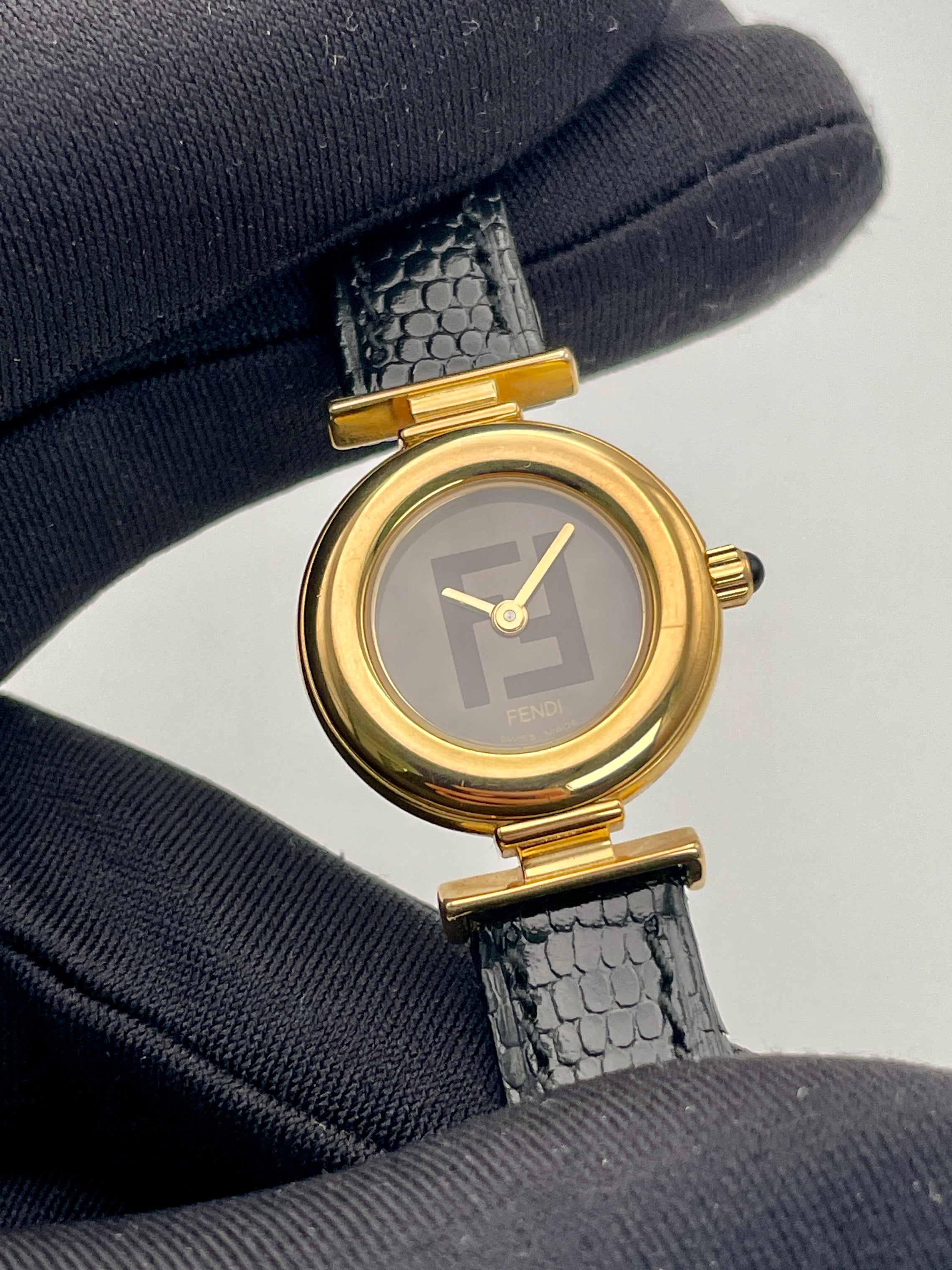 Fendi Orologi 320L Vintage Ladies Watch Black Dial in Gold