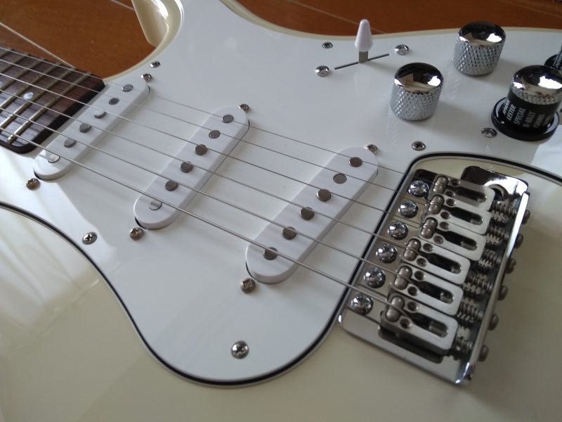 Variax Standardのレビューをしてみる - エレキギターログ