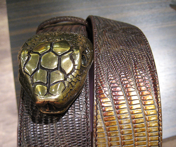 意外と人気があるスネークヘッドのバックル | ELLIOT RHODES LONDON