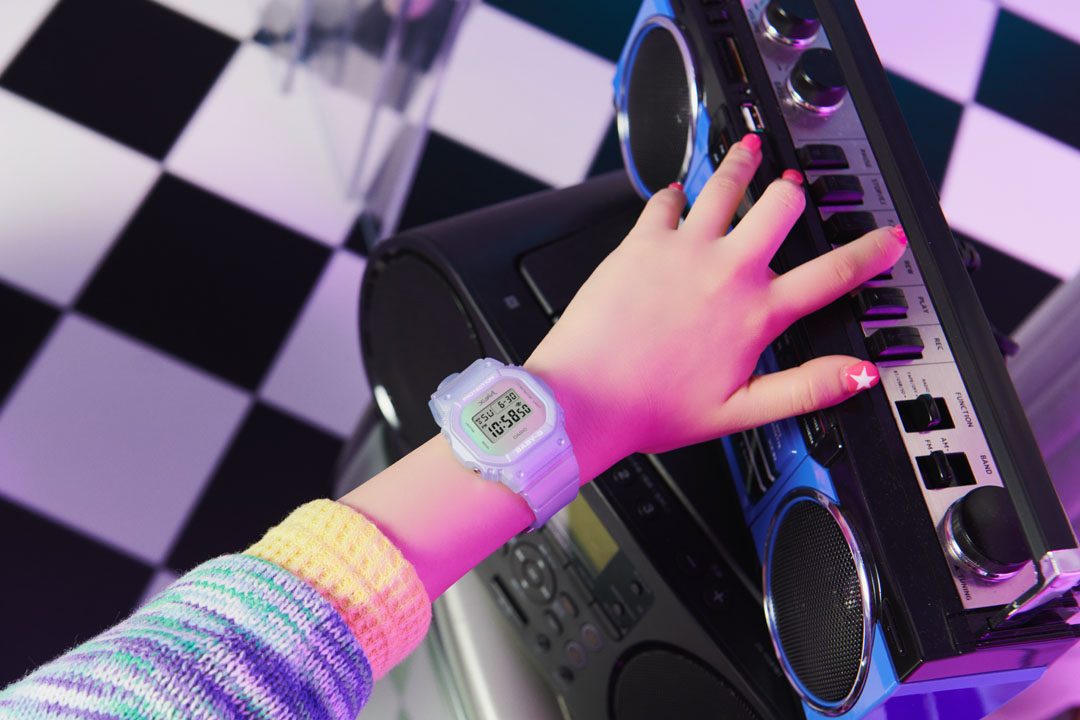 X-girl”×“BABY-G”コラボモデル「BGD-565XG」誕生！偏光カラーとネオン