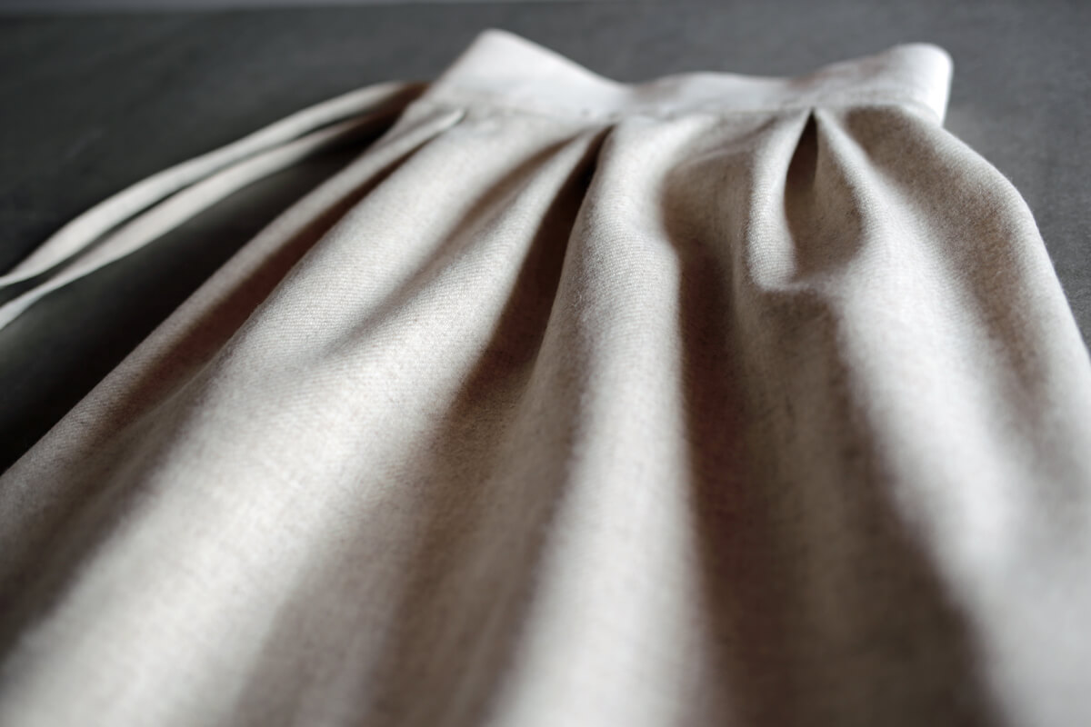 ウール×カシミヤのラップスカート｜えみおわす