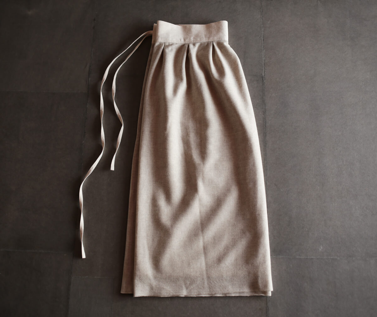 ウール×カシミヤのラップスカート｜えみおわす