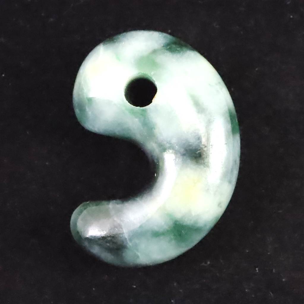 糸魚川翡翠 勾玉、原石、アクセサリー | 榎本通商