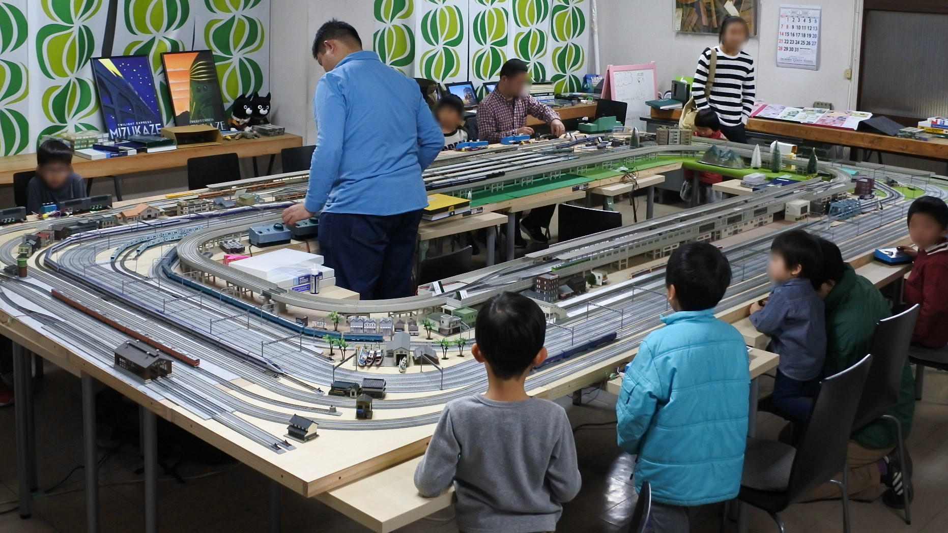 保存版］プラレールを卒業したらNゲージ？初心者でも迷わない鉄道模型