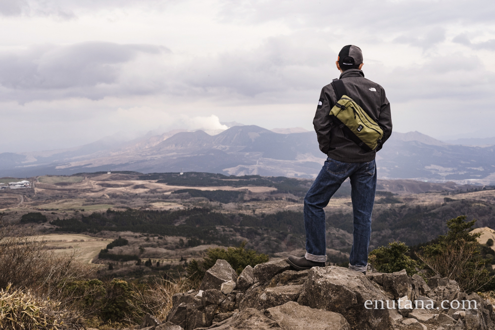 ノースフェイス定番、GTXデニムコーチジャケットのメンズ着こなし