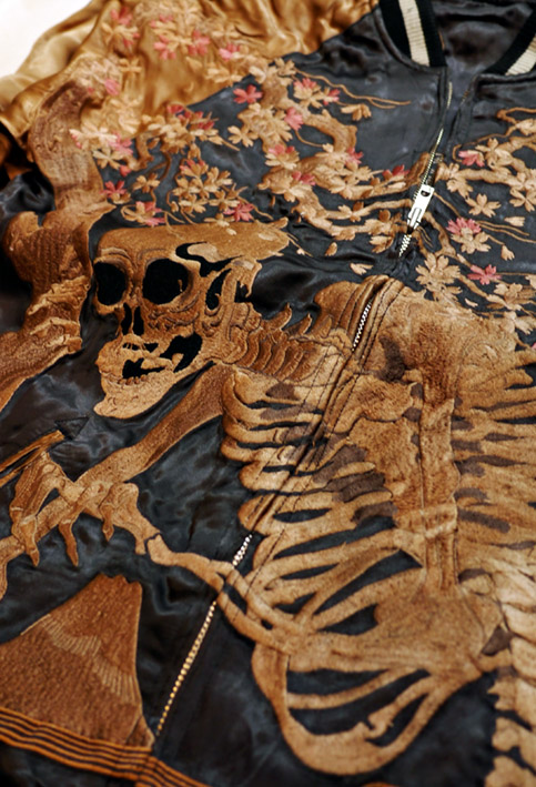 再入荷 花旅楽団 がしゃ髑髏 / 抱き着き髑髏 ] リバーシブル刺繍