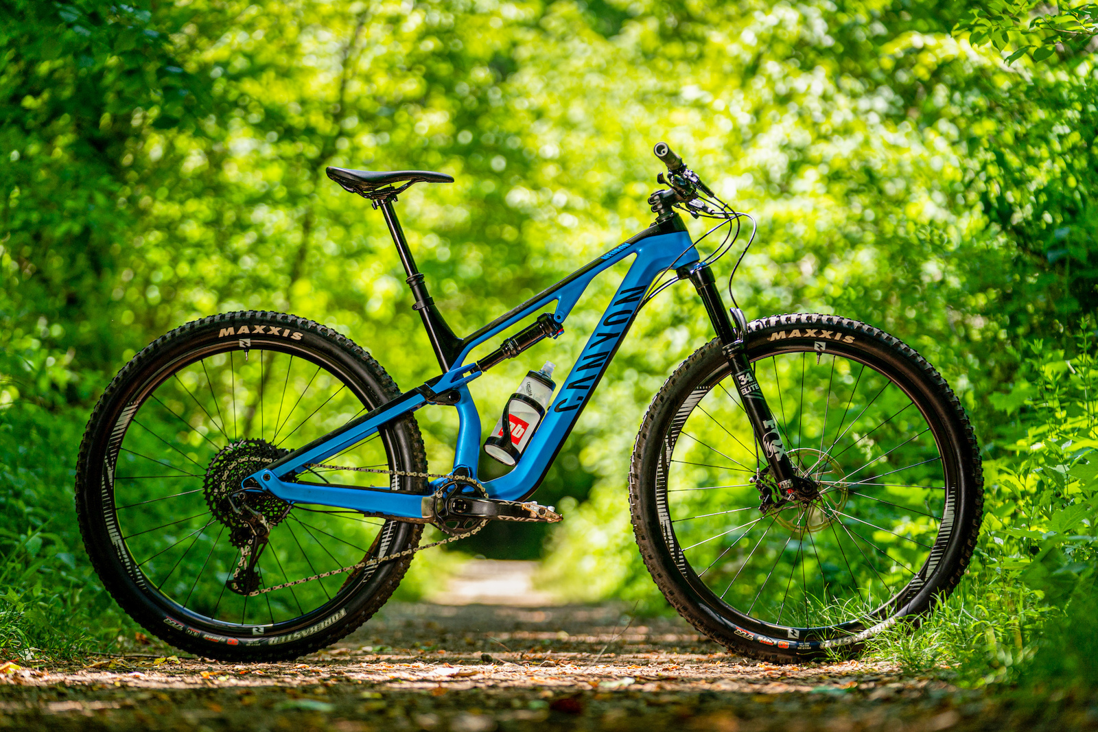 Review: The 2019 Canyon Neuron CF 9.0 is Conservative Yet Quick