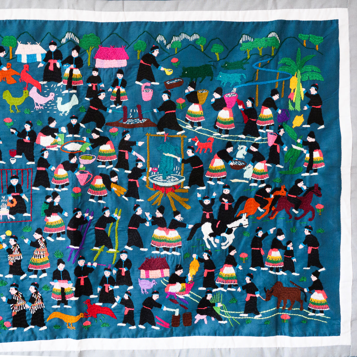 モン族手刺繍タペストリー（横型） – the ETHNORTH GALLERY