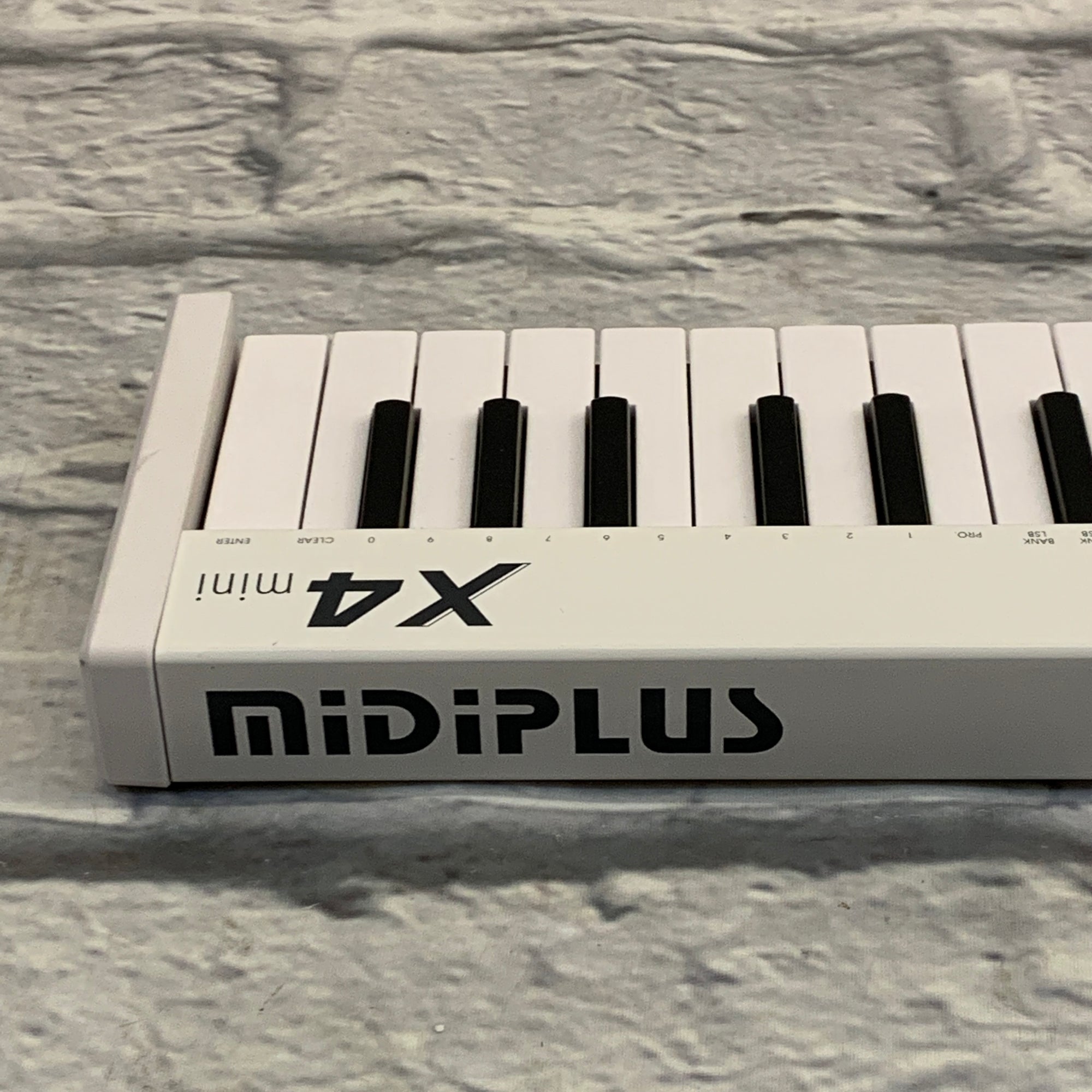 MidiPlus X4 Mini Midi Keyboard - Evolution Music